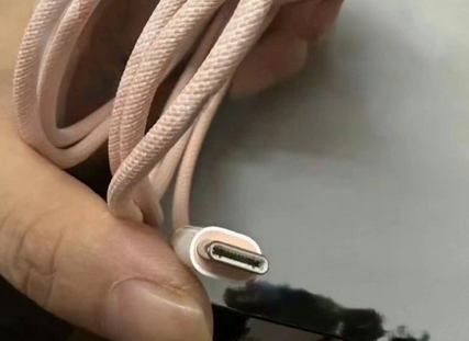 通道苹果15维修店分享iPhone15USB-C数据线长啥样